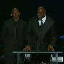 独家：NBA球星约翰逊、科比登台发言悼念杰克逊