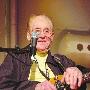 “电吉他之父”莱斯·保尔因病去世 享年94岁