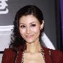 组图：李嘉欣母爱爆发任女童狂吻 拒谈赴美造人