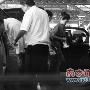 黄奕“冷待”男朋友 机场现身全程黑脸似赌气