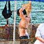大S香港拍《热辣辣》 沙滩脱衣上演落水戏(图)