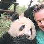 国际名嘴马文成都拍大熊猫纪录片 计划成都买房