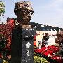 谢晋导演逝世一周年 纪念铜像上海揭幕(图)