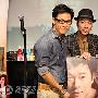 组图：苏永康许志安再度携手 预祝演唱会成功