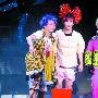 花儿十周年开唱 极尽搞怪之能事表演“脱衣舞”