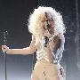 组图：Lady Gaga白骨缠身 乳色衣服制造裸体