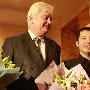 贾樟柯获颁法国文学艺术骑士勋章 大使亲自颁奖