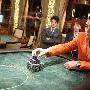 组图：《扑克王》剧照 赌场高手刘青云表情丰富