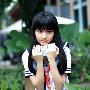 中国美女画家清纯赛刘亦菲 清纯写真日本受追捧