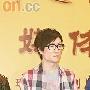 郑中基擦厚粉底难掩憔悴 澄清婚变非第三者(图)