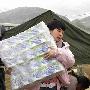 海清赴玉树搬运物资 为灾区儿童送温暖(图)