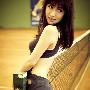 李菲儿化身网球女郎 清新混搭活力四射