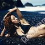 李孝利巴厘岛拍泳装写真 大秀健康完美腹肌