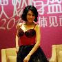 小S武汉秀内衣性感十足 美腿隐现火辣燃情