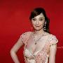 吴佩慈低胸惹眼球 九头身美女尽显高挑
