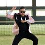 Psy12月30日袭港出席《MAMA音乐颁奖礼》