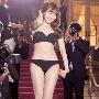 AKB48成员小嶋阳菜拍内衣广告 红毯秀掉裙子抢镜