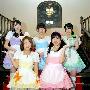 日本组合AKB48粉丝交流会 穿可爱女佣装亲手做菜