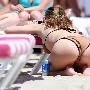 贝拉-索恩Bella Thorne比基尼现身迈阿密海滩湿身戏水肥臀性感