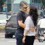 蔡健雅在台北东区街头拥吻男友俩人都戴着墨镜