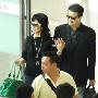 赵雅芝与老公穿情侣装来上海做活动