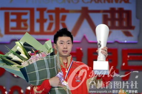 汉音对照 世界乒乓球总冠军赛:马龙郭焱分夺男