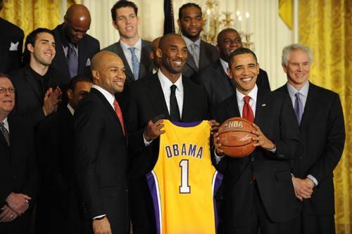 汉音对照 美国总统奥巴马在白宫会见NBA总冠