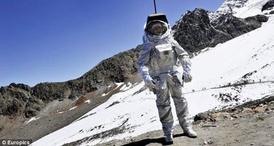 汉音对照 奥地利科学家测试未来火星宇航服(组