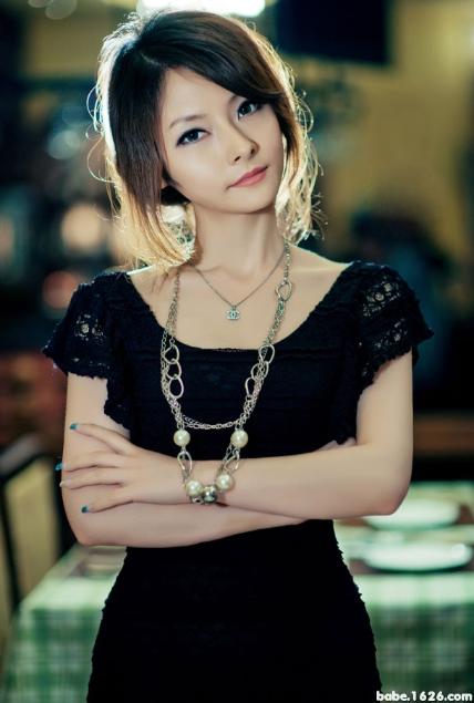 【原文西安小美人李心怡甜美写真】