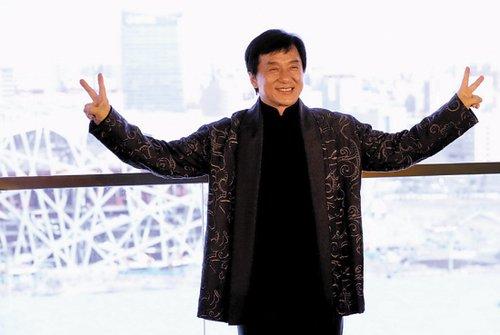 汉音对照 成龙演唱会推百元票 邀请残疾贫困孩