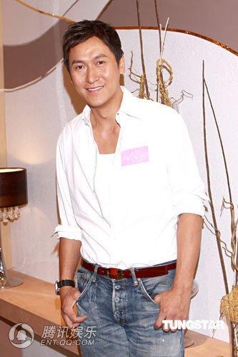 袁咏仪《至八女人心》录影 老友畅聊女人心事