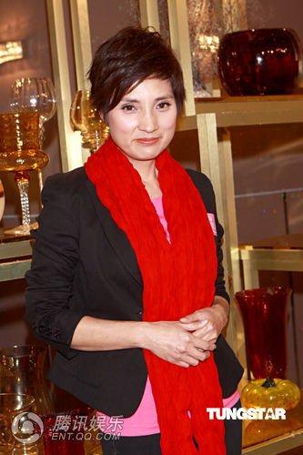 袁咏仪《至八女人心》录影 老友畅聊女人心事