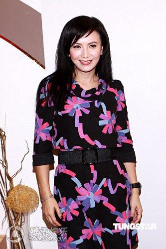 袁咏仪《至八女人心》录影 老友畅聊女人心事