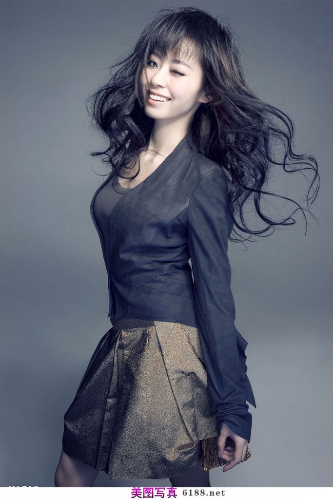 >> 海豚音张靓颖个性写真图片 hai tun yin zhang liang ying ge xing