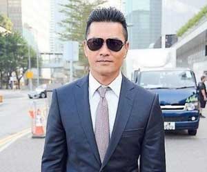 吕良伟梳背头帅气十足《变形金刚4》即将在内地公映