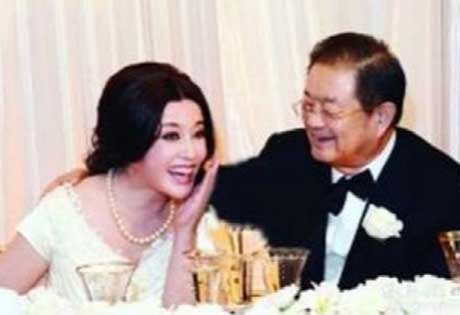 刘晓庆&王晓玉   年龄相差:13岁   刘晓庆老公王晓玉,香港商人