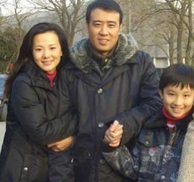 荧幕情侣石凉1995年,由许戈辉引荐出演高希希执导的电视剧《牧云的